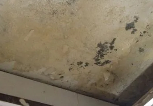 湘桥阳台漏水维修公司分享下湘桥卫生间渗水维修需要注意哪些问题。